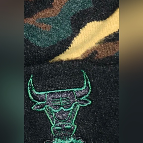 Chicago Bulls Beanie Army - Picture 3 of 3